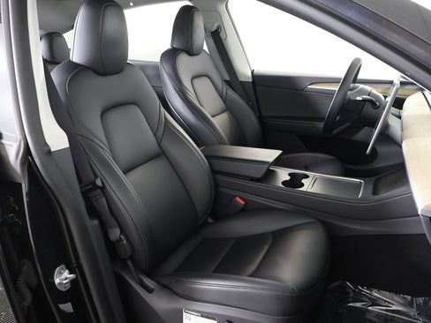 Used 2023 Tesla Model Y Long Range image 30