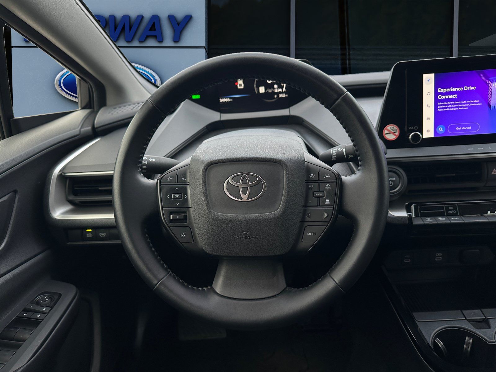 Used 2025 Toyota Prius LE FWD image 13