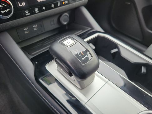 Used 2025 Mitsubishi Outlander SE FWD image 25