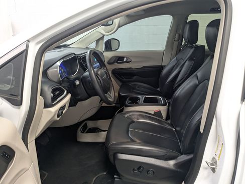Certified 2023 Chrysler Pacifica Touring-L FWD image 20
