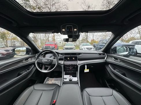 New 2025 Jeep Grand Cherokee Limited w/ Black Appearance Package AWD/4WD image 2