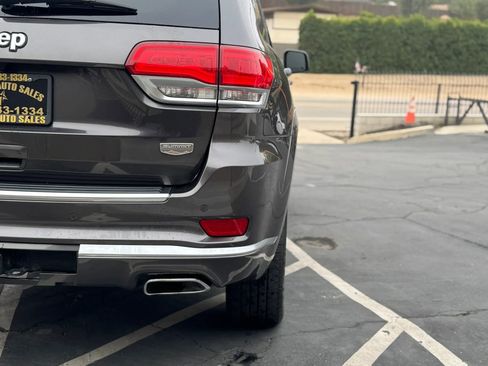 Used 2019 Jeep Grand Cherokee Summit AWD/4WD image 9
