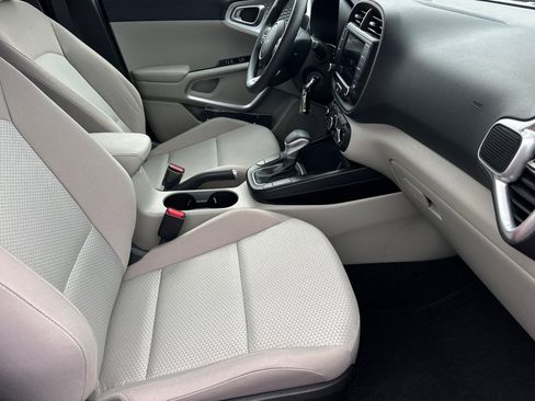 Certified 2023 Kia Soul LX w/ LX Technology Package FWD image 16
