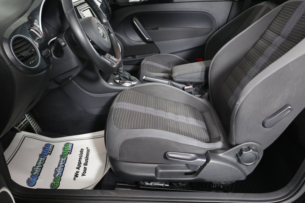 Used 2012 Volkswagen Beetle 2.0T FWD image 13