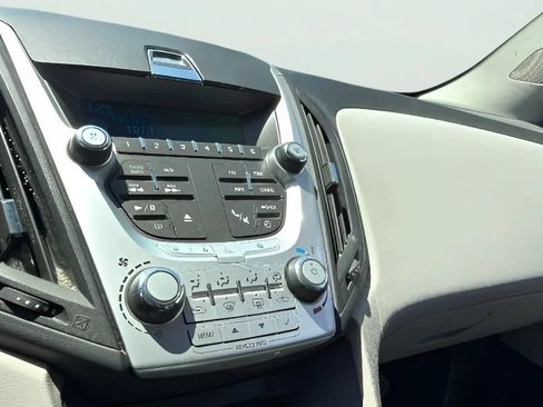 Used 2010 Chevrolet Equinox LT AWD/4WD image 12