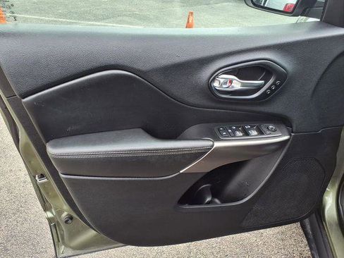 Certified 2019 Jeep Cherokee Limited image 25