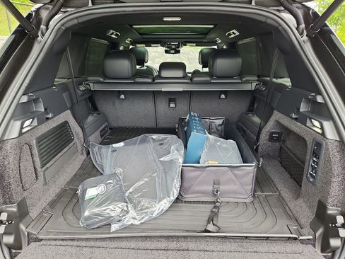 New 2026 Land Rover Range Rover Long Wheelbase SE AWD/4WD image 13