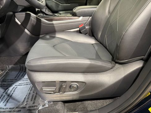 Certified 2025 Toyota Highlander Platinum image 14