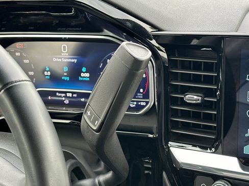 Used 2025 Chevrolet Silverado 2500 LT w/ Convenience Package image 24