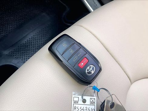 Used 2024 Toyota Highlander XLE image 15