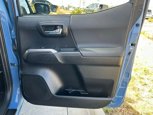 Used 2019 Toyota Tacoma TRD Sport w/ Technology Package image 26