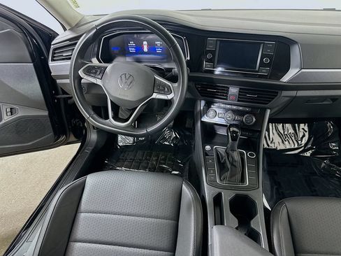 Used 2024 Volkswagen Jetta SE FWD image 17