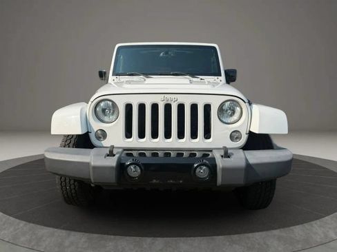 Used 2015 Jeep Wrangler Unlimited Sahara AWD/4WD image 2