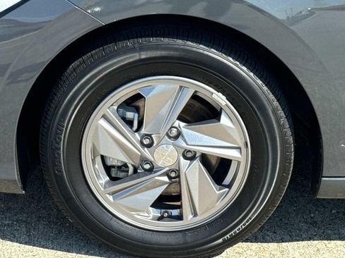 Used 2024 Hyundai Elantra SE FWD image 5