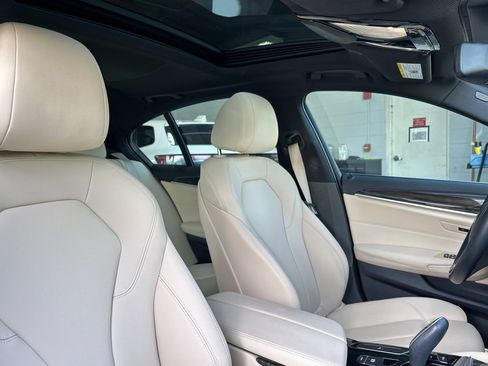 Used 2018 BMW 530i RWD image 33