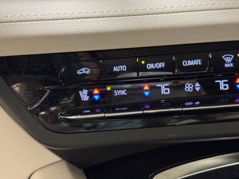 Used 2023 Buick Envision Avenir image 44