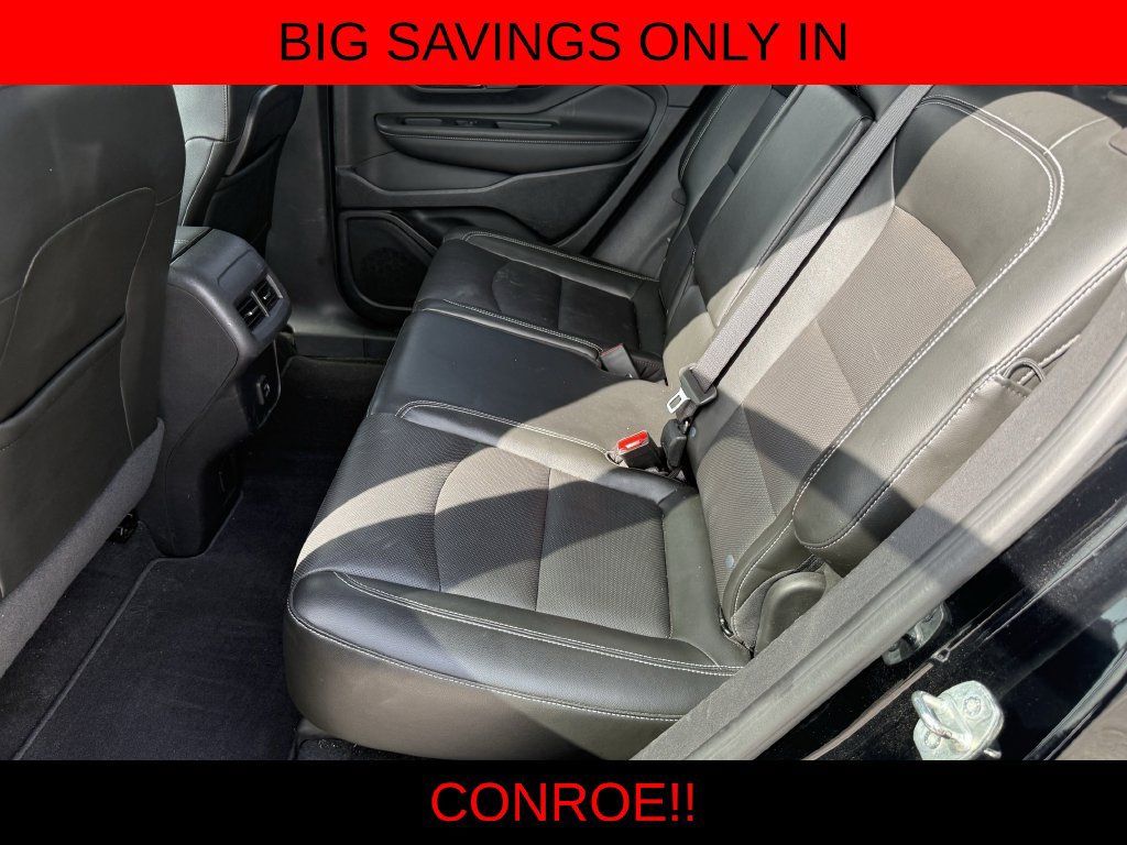 Used 2022 GMC Terrain SLT w/ Tech Package FWD image 24