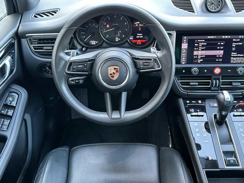Certified 2025 Porsche Macan image 15
