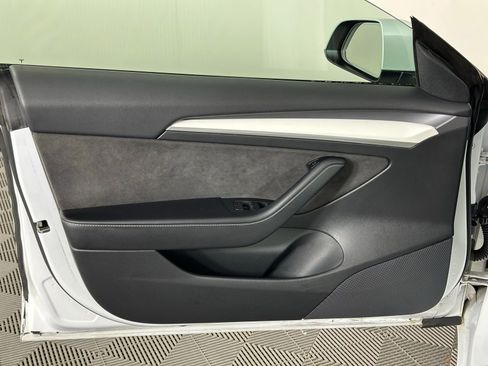 Used 2021 Tesla Model 3 Performance image 39