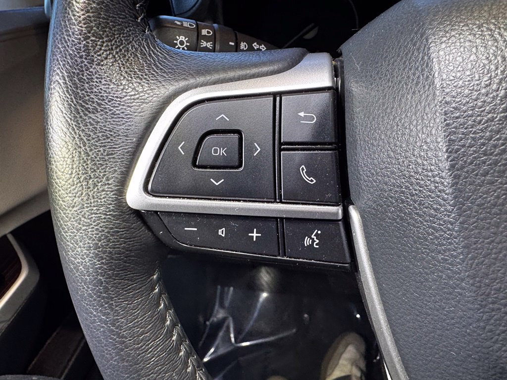 Certified 2024 Toyota Sienna XLE FWD image 25