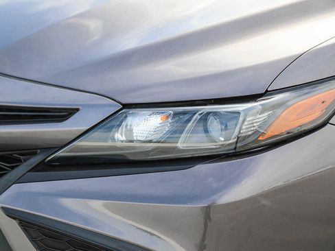 Certified 2022 Toyota Camry SE image 9