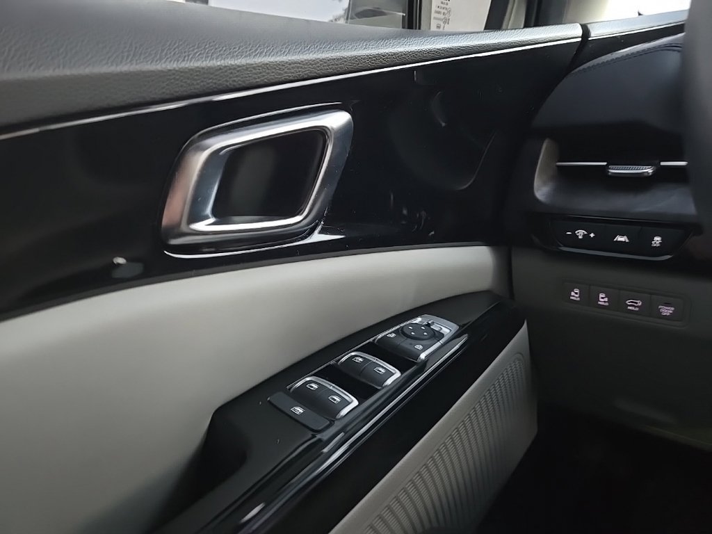 Certified 2024 Kia Carnival EX FWD image 19