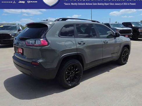 Used 2023 Jeep Cherokee Altitude Lux AWD/4WD image 8