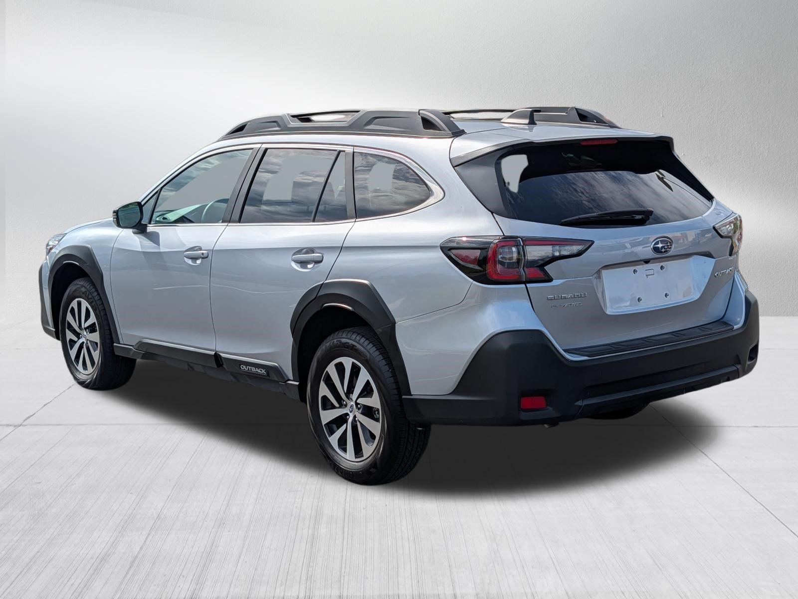 Certified 2025 Subaru Outback Premium AWD/4WD image 5