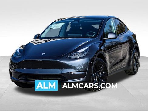 Used 2024 Tesla Model Y Long Range AWD/4WD image 1