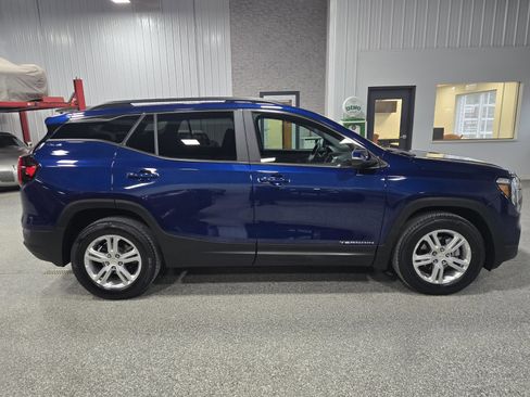 Certified 2022 GMC Terrain SLE w/ Driver Convenience Package image 7