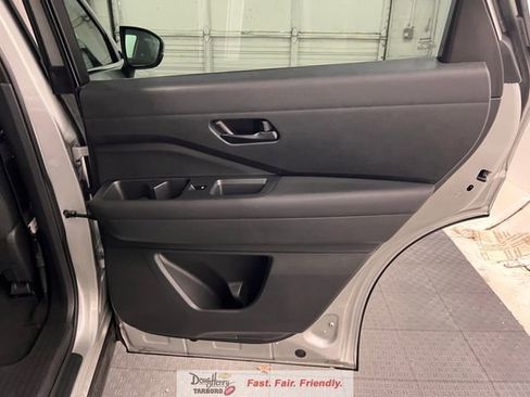 Used 2025 Nissan Pathfinder SV FWD image 39