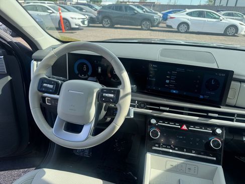 Used 2025 Hyundai Santa Fe SEL image 33