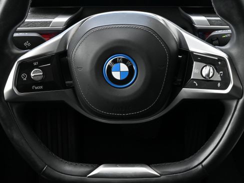 Certified 2024 BMW i7 eDrive50 w/ Executive Package RWD image 30