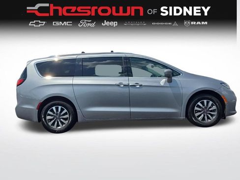 Used 2021 Chrysler Pacifica Touring-L FWD image 12