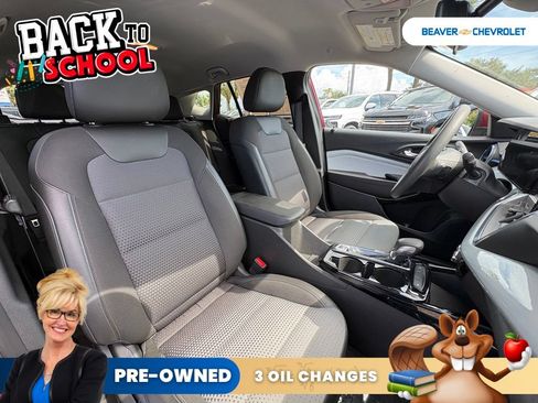 Used 2025 Chevrolet Trax LT FWD image 31