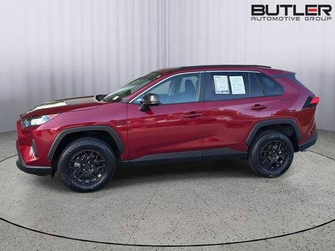 Used 2020 Toyota RAV4 LE FWD image 3