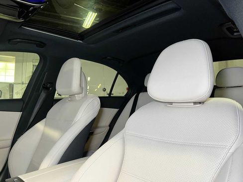 Used 2025 Mercedes-Benz C 300 4MATIC Sedan image 20
