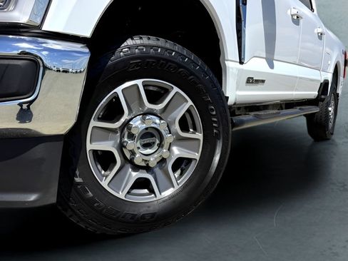 Used 2024 Ford F250 Lariat AWD/4WD image 2