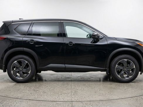 Used 2025 Nissan Rogue SV image 11