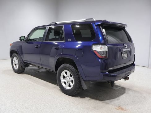 Used 2022 Toyota 4Runner SR5 Premium w/ Moonroof Package AWD/4WD image 4