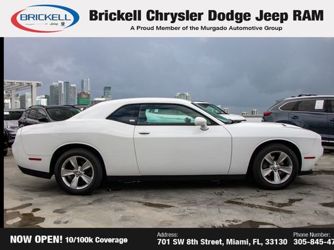 Used 2017 Dodge Challenger SXT image 4