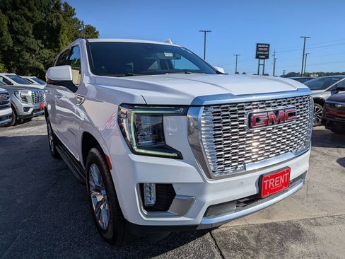 Used 2024 GMC Yukon Denali w/ Advanced Technology Package AWD/4WD image 5