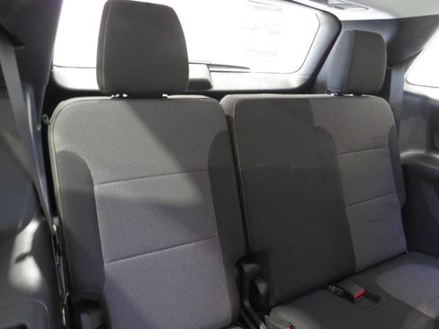 Used 2019 Chevrolet Traverse LS FWD image 13