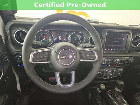 Used 2023 Jeep Wrangler Unlimited Sahara w/ Cold Weather Group AWD/4WD image 15