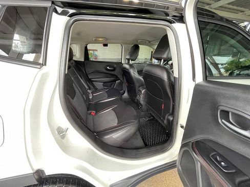 Used 2019 Jeep Compass Trailhawk AWD/4WD image 12