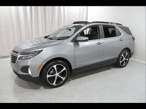 Used 2023 Chevrolet Equinox LT FWD image 3