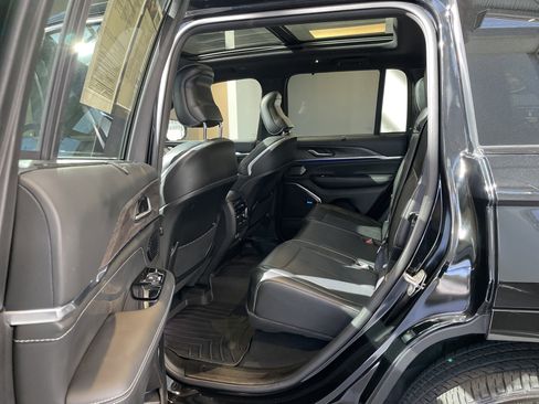 Used 2023 Jeep Grand Cherokee Overland w/ Advanced Protech Group III image 36