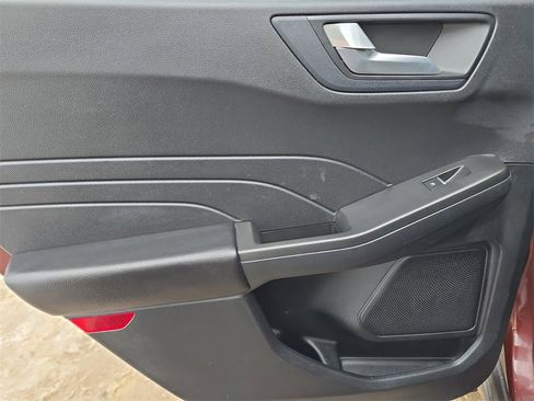 Used 2021 Ford Escape SE w/ SE Sport Appearance Package image 22