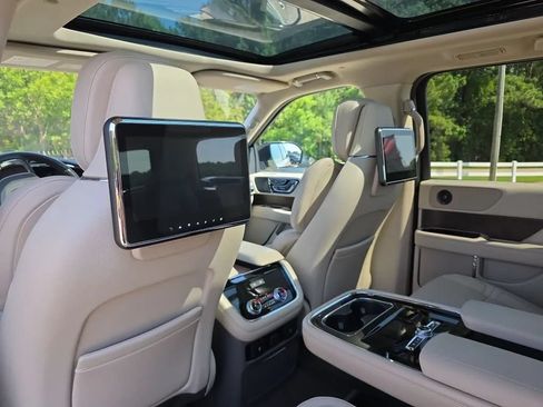 Used 2018 Lincoln Navigator Reserve w/ Technology Package AWD/4WD image 45
