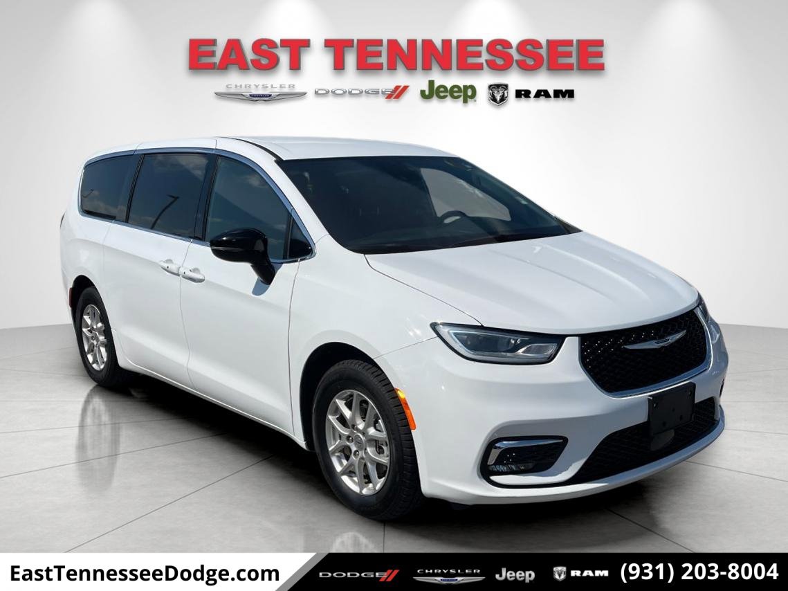 Used 2025 Chrysler Pacifica Select FWD image 1